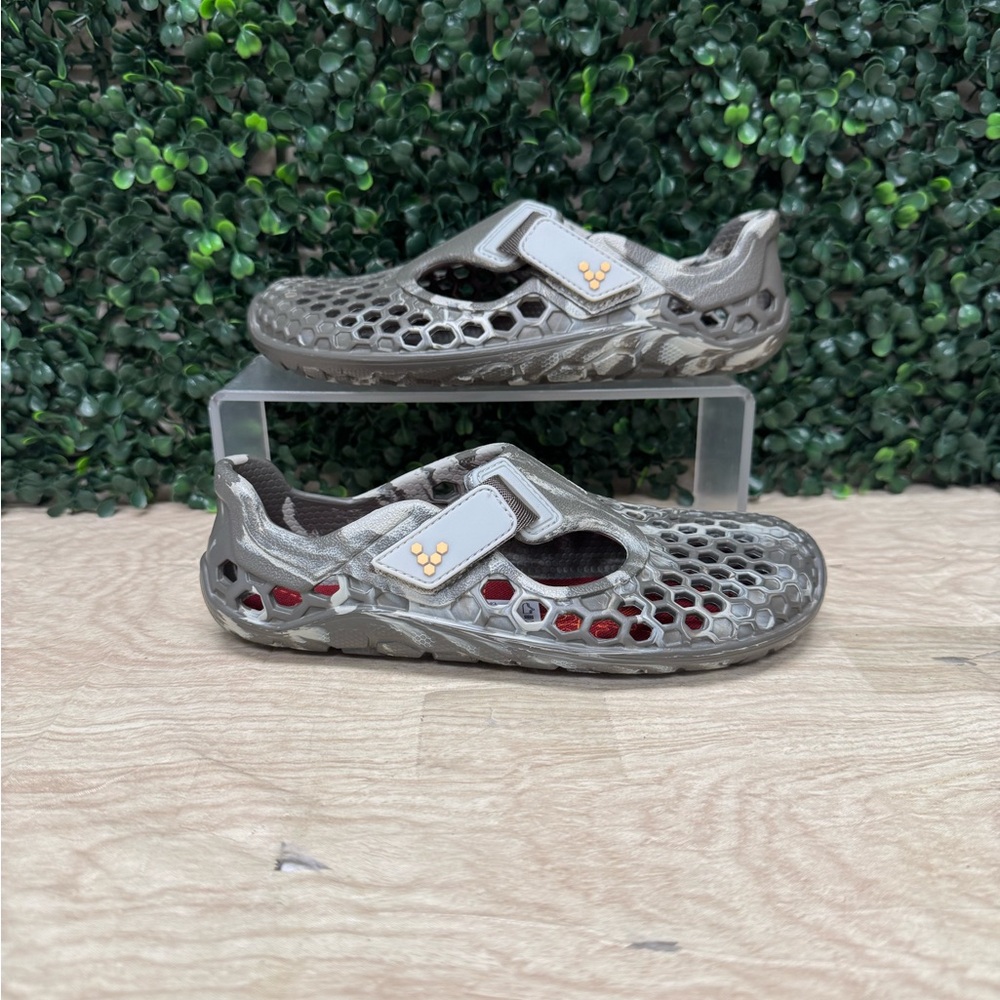 Vivo Barefoot Kids Sneakers in Gray and Red